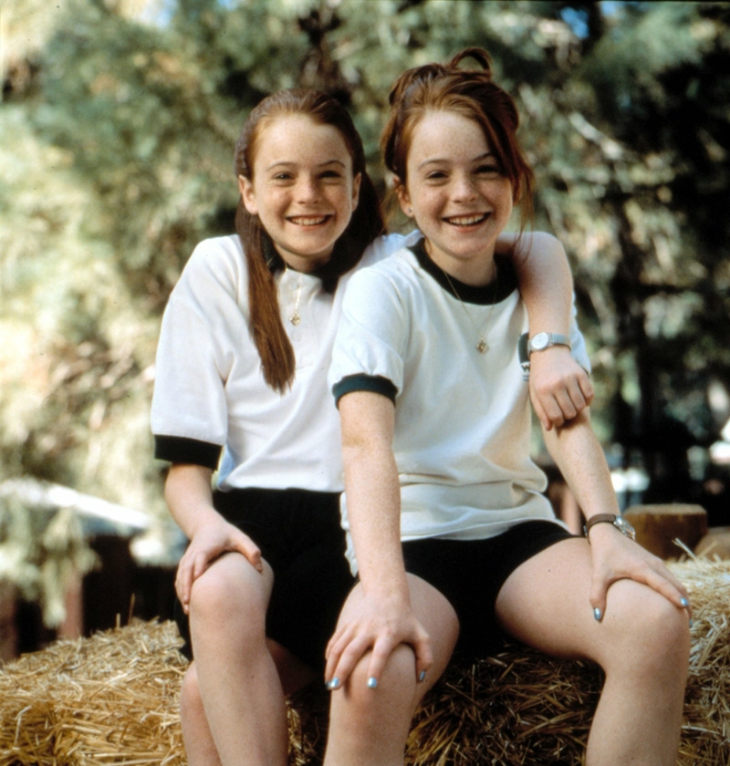 Линдси Лохан воссоздала архивное фото с братом со съемок фильма "Ловушка для родителей"